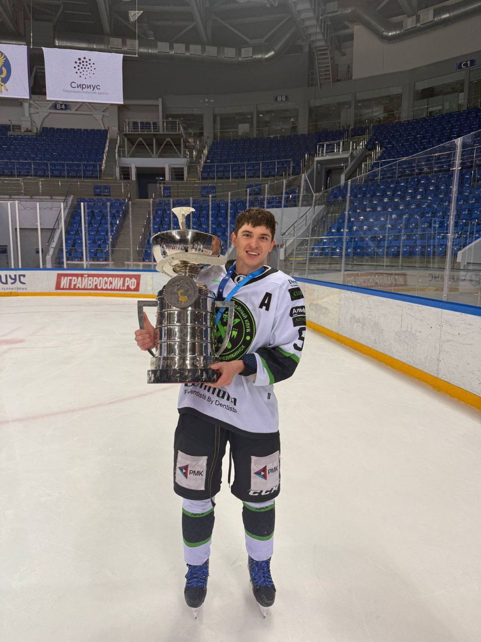 Онколог медсанчасти стал победителем Кубка Гиппократа по хоккею.